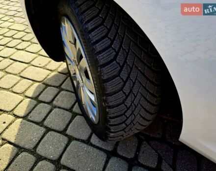 Білий Форд Фієста, об'ємом двигуна 1 л та пробігом 60 тис. км за 9999 $, фото 20 на Automoto.ua