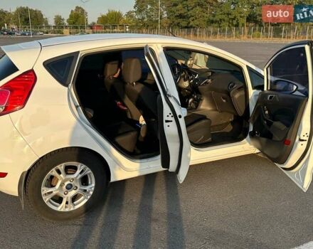 Білий Форд Фієста, об'ємом двигуна 1 л та пробігом 117 тис. км за 7900 $, фото 3 на Automoto.ua