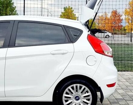 Білий Форд Фієста, об'ємом двигуна 1 л та пробігом 60 тис. км за 9900 $, фото 48 на Automoto.ua