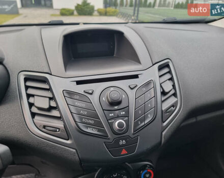 Білий Форд Фієста, об'ємом двигуна 1 л та пробігом 60 тис. км за 9900 $, фото 69 на Automoto.ua