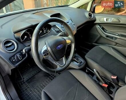 Білий Форд Фієста, об'ємом двигуна 1 л та пробігом 60 тис. км за 9999 $, фото 26 на Automoto.ua