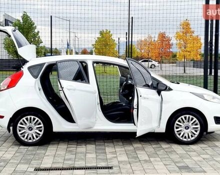 Білий Форд Фієста, об'ємом двигуна 1 л та пробігом 60 тис. км за 9900 $, фото 22 на Automoto.ua