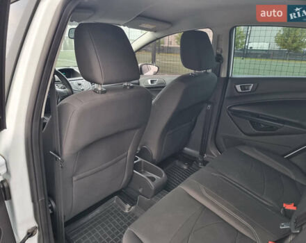 Білий Форд Фієста, об'ємом двигуна 1 л та пробігом 60 тис. км за 9900 $, фото 73 на Automoto.ua