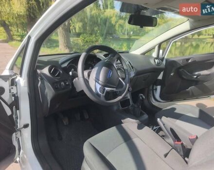 Белый Форд Фиеста, объемом двигателя 1.24 л и пробегом 155 тыс. км за 5500 $, фото 2 на Automoto.ua