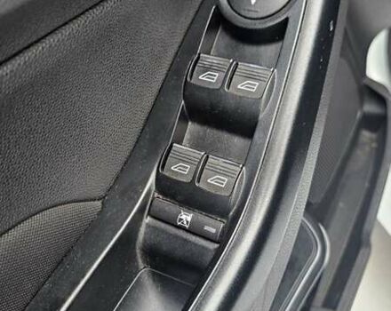 Белый Форд Фиеста, объемом двигателя 1 л и пробегом 112 тыс. км за 5900 $, фото 10 на Automoto.ua