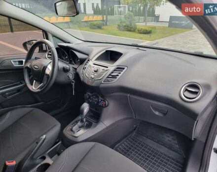 Білий Форд Фієста, об'ємом двигуна 1 л та пробігом 60 тис. км за 9900 $, фото 90 на Automoto.ua