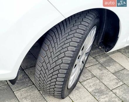 Білий Форд Фієста, об'ємом двигуна 1 л та пробігом 60 тис. км за 9900 $, фото 57 на Automoto.ua