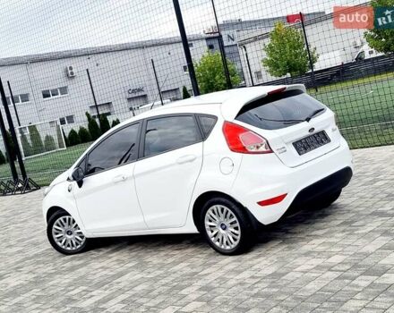 Білий Форд Фієста, об'ємом двигуна 1 л та пробігом 60 тис. км за 9900 $, фото 1 на Automoto.ua