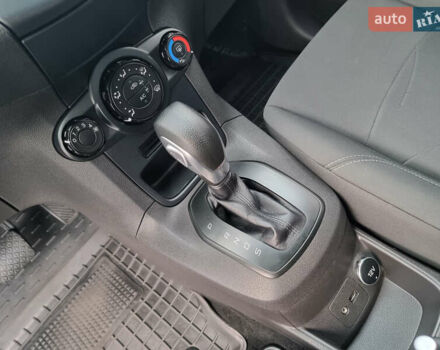 Білий Форд Фієста, об'ємом двигуна 1 л та пробігом 60 тис. км за 9900 $, фото 70 на Automoto.ua