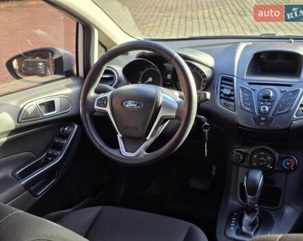 Білий Форд Фієста, об'ємом двигуна 1 л та пробігом 60 тис. км за 9999 $, фото 37 на Automoto.ua