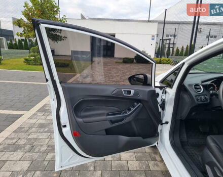 Білий Форд Фієста, об'ємом двигуна 1 л та пробігом 60 тис. км за 9900 $, фото 61 на Automoto.ua