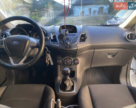 Белый Форд Фиеста, объемом двигателя 1 л и пробегом 142 тыс. км за 6700 $, фото 13 на Automoto.ua