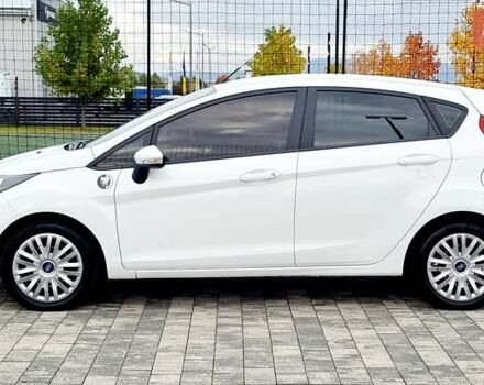 Білий Форд Фієста, об'ємом двигуна 1 л та пробігом 60 тис. км за 9900 $, фото 45 на Automoto.ua