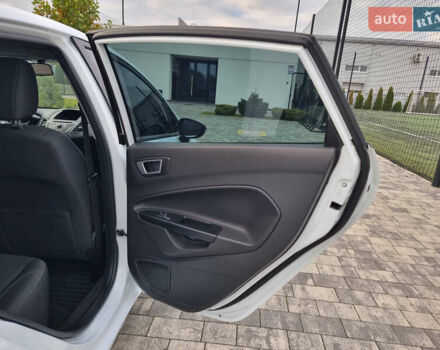 Білий Форд Фієста, об'ємом двигуна 1 л та пробігом 60 тис. км за 9900 $, фото 80 на Automoto.ua