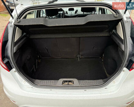 Білий Форд Фієста, об'ємом двигуна 1 л та пробігом 82 тис. км за 6699 $, фото 2 на Automoto.ua