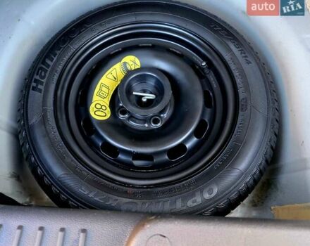 Білий Форд Фієста, об'ємом двигуна 1 л та пробігом 60 тис. км за 9999 $, фото 46 на Automoto.ua