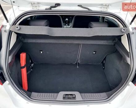 Білий Форд Фієста, об'ємом двигуна 1 л та пробігом 60 тис. км за 9900 $, фото 8 на Automoto.ua