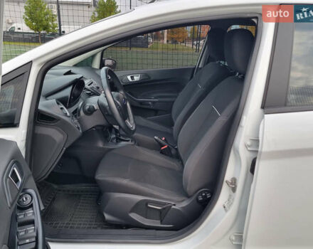 Білий Форд Фієста, об'ємом двигуна 1 л та пробігом 60 тис. км за 9900 $, фото 66 на Automoto.ua