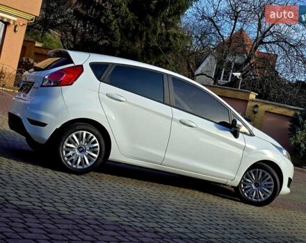 Білий Форд Фієста, об'ємом двигуна 1 л та пробігом 60 тис. км за 9999 $, фото 4 на Automoto.ua