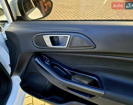 Білий Форд Фієста, об'ємом двигуна 1 л та пробігом 60 тис. км за 9999 $, фото 40 на Automoto.ua