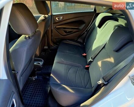 Білий Форд Фієста, об'ємом двигуна 1 л та пробігом 60 тис. км за 9999 $, фото 35 на Automoto.ua