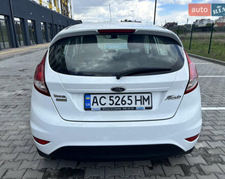 Білий Форд Фієста, об'ємом двигуна 1 л та пробігом 163 тис. км за 5500 $, фото 4 на Automoto.ua