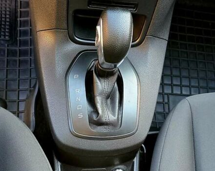 Білий Форд Фієста, об'ємом двигуна 1 л та пробігом 60 тис. км за 9999 $, фото 33 на Automoto.ua