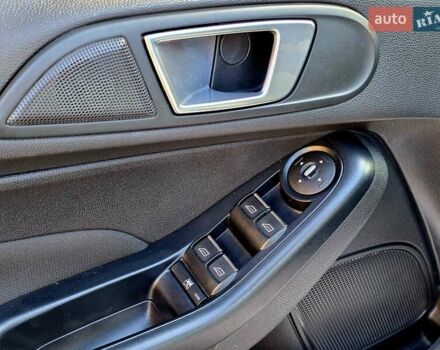 Білий Форд Фієста, об'ємом двигуна 1 л та пробігом 60 тис. км за 9999 $, фото 25 на Automoto.ua