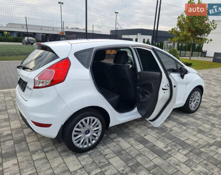 Білий Форд Фієста, об'ємом двигуна 1 л та пробігом 60 тис. км за 9900 $, фото 79 на Automoto.ua