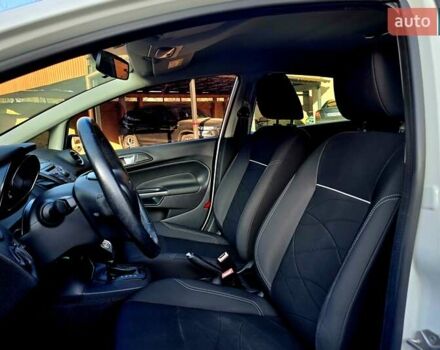 Білий Форд Фієста, об'ємом двигуна 1 л та пробігом 60 тис. км за 9999 $, фото 28 на Automoto.ua