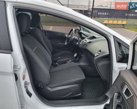 Білий Форд Фієста, об'ємом двигуна 1 л та пробігом 60 тис. км за 9900 $, фото 88 на Automoto.ua