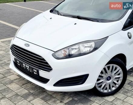 Білий Форд Фієста, об'ємом двигуна 1 л та пробігом 60 тис. км за 9900 $, фото 56 на Automoto.ua