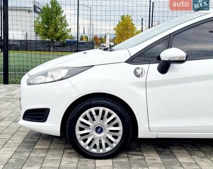 Білий Форд Фієста, об'ємом двигуна 1 л та пробігом 60 тис. км за 9900 $, фото 50 на Automoto.ua