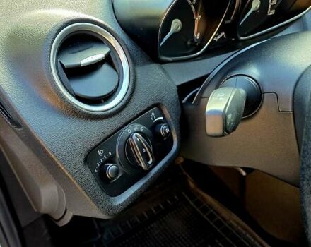 Білий Форд Фієста, об'ємом двигуна 1 л та пробігом 60 тис. км за 9999 $, фото 29 на Automoto.ua