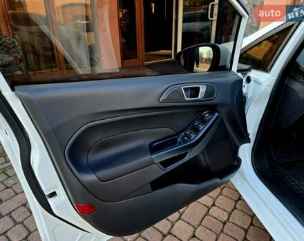 Білий Форд Фієста, об'ємом двигуна 1 л та пробігом 60 тис. км за 9999 $, фото 24 на Automoto.ua