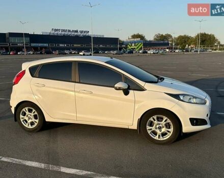 Білий Форд Фієста, об'ємом двигуна 1 л та пробігом 117 тис. км за 7900 $, фото 2 на Automoto.ua