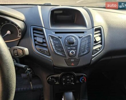 Білий Форд Фієста, об'ємом двигуна 1 л та пробігом 60 тис. км за 9999 $, фото 32 на Automoto.ua