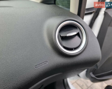 Білий Форд Фієста, об'ємом двигуна 1 л та пробігом 60 тис. км за 9900 $, фото 91 на Automoto.ua