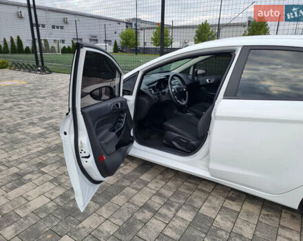 Білий Форд Фієста, об'ємом двигуна 1 л та пробігом 60 тис. км за 9900 $, фото 60 на Automoto.ua