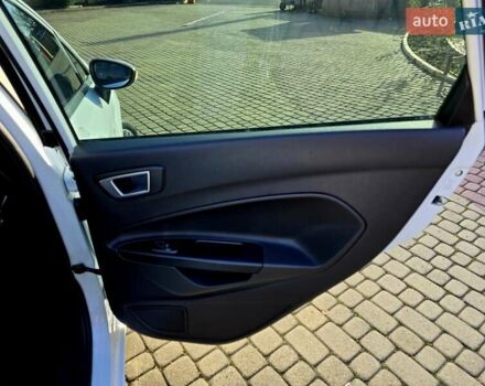 Білий Форд Фієста, об'ємом двигуна 1 л та пробігом 60 тис. км за 9999 $, фото 44 на Automoto.ua