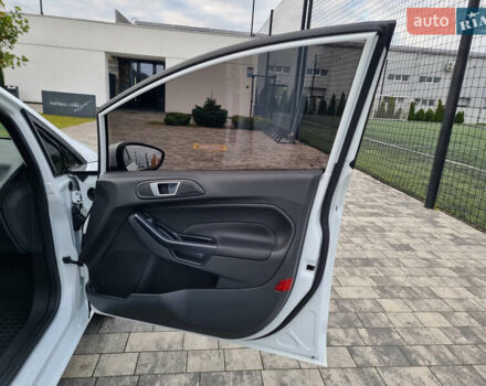 Білий Форд Фієста, об'ємом двигуна 1 л та пробігом 60 тис. км за 9900 $, фото 87 на Automoto.ua