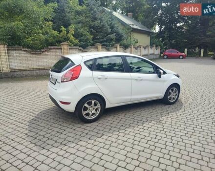 Білий Форд Фієста, об'ємом двигуна 1 л та пробігом 110 тис. км за 8000 $, фото 2 на Automoto.ua