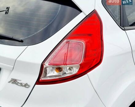 Білий Форд Фієста, об'ємом двигуна 1 л та пробігом 60 тис. км за 9900 $, фото 29 на Automoto.ua