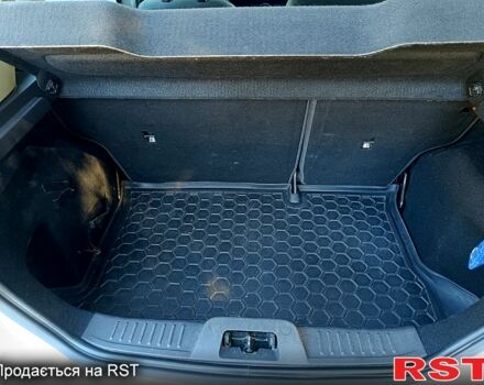 Білий Форд Фієста, об'ємом двигуна 1 л та пробігом 93 тис. км за 4990 $, фото 6 на Automoto.ua