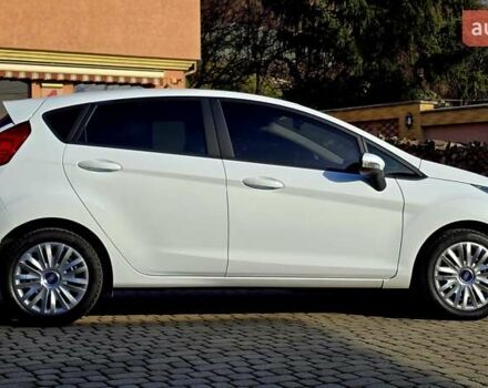 Білий Форд Фієста, об'ємом двигуна 1 л та пробігом 60 тис. км за 9999 $, фото 15 на Automoto.ua