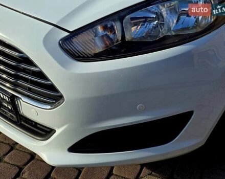 Білий Форд Фієста, об'ємом двигуна 1 л та пробігом 60 тис. км за 9999 $, фото 10 на Automoto.ua