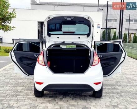 Білий Форд Фієста, об'ємом двигуна 1 л та пробігом 60 тис. км за 9900 $, фото 39 на Automoto.ua