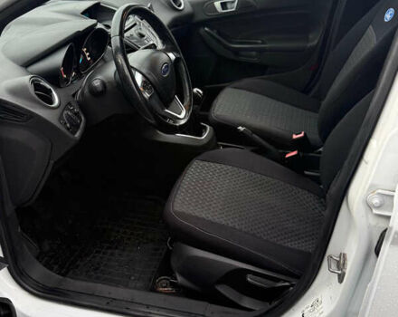 Білий Форд Фієста, об'ємом двигуна 1 л та пробігом 82 тис. км за 6699 $, фото 12 на Automoto.ua