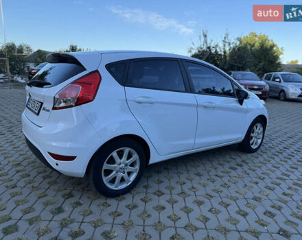 Білий Форд Фієста, об'ємом двигуна 1 л та пробігом 85 тис. км за 8500 $, фото 4 на Automoto.ua