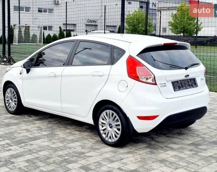 Білий Форд Фієста, об'ємом двигуна 1 л та пробігом 60 тис. км за 9900 $, фото 42 на Automoto.ua